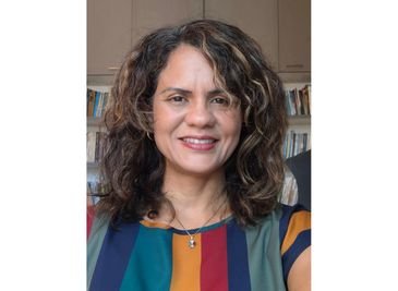 Divulgação/Arquivo pessoal 19/02/2026 - 'Graphic novels' podem preparar professores para debate étnico-racial em sala de aula. Na foto Professora da UFF Walcéa Barreto Alves. Foto: Divulgação/arquivo pessoal