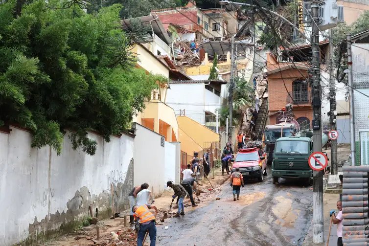 Rovena Rosa/Agência Brasil Juiz de Fora (MG), 27/02/2026 - Deslizamento de terra do Morro do Cristo, ocorrido durante a tempestade de segunda-feira, 23 de fevereiro, no Bairro Paineiras. Foto: Rovena Rosa/Agência Brasil