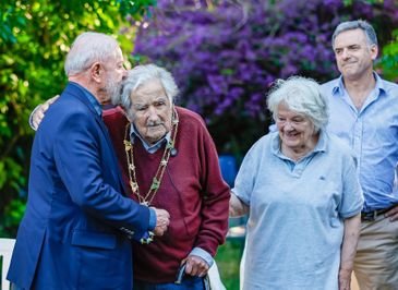 Ricardo Stuckert/PR Montevidéu, 05/12/2024 - Presidente da República, Luiz Inácio Lula da Silva concedeu a Ordem Nacional do Cruzeiro do Sul ao ex-presidente do Uruguai, Pepe Mujica. Foto: Ricardo Stuckert/PR