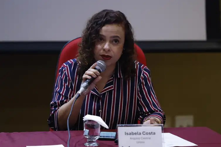 Fernando Frazão/Agência Brasil Rio de Janeiro (RJ), 31/03/2026 – Isabela Costa, do Arquivo Central da Unirio, participa da Semana Ditadura, Arquivos e Memória. Foto: Fernando Frazão/Agência Brasil