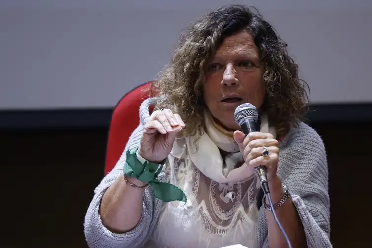 Fernando Frazão/Agência Brasil Rio de Janeiro (RJ), 31/03/2026 – A argentina Maria Fabiana Almeida, do grupo Madres de Plaza de Mayo, participa da Semana Ditadura, Arquivos e Memória no Arquivo Nacional. Foto: Fernando Frazão/Agência Brasil