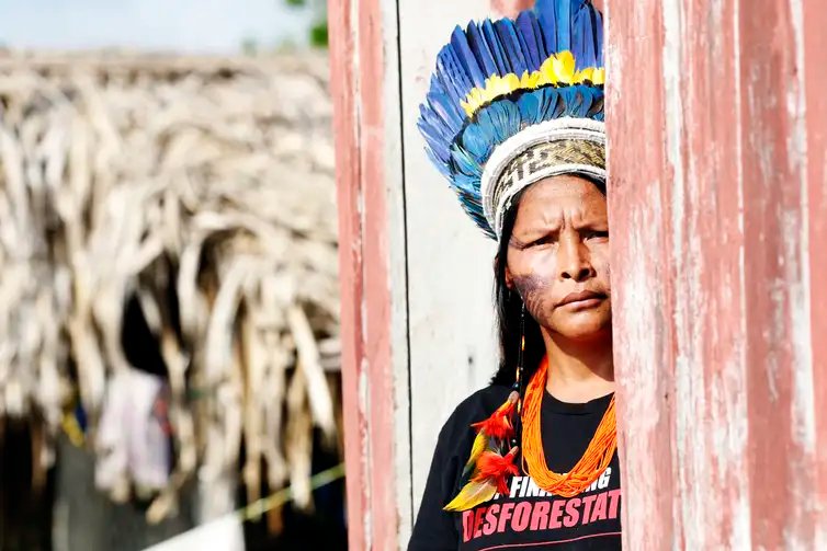 Bruno Peres/Agência Brasil Terra Indígena Apyterewa (PA), 11/12/2025 - Wenatoa Parakanã, presidente da associação Tato'a, na aldeia Terra Indígena Apyterewa. Foto: Bruno Peres/Agência Brasil