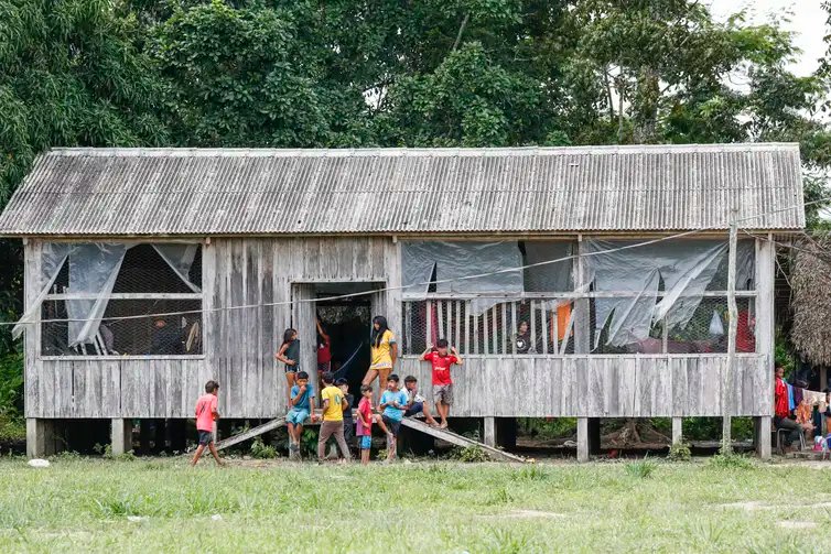 Bruno Peres/Agência Brasil Território indígena Apyterewa (PA), 16/12/2025 - Povo Parakanã na Aldeia Apyterewa, onde acontece a ação de desintrusão no território indígena Apyterewa, é realizada de forma integrada, com participação do Ministério dos Povos Indígenas, Funai, Abin, Ibama, Força Nacional, polícias Civil e Militar do Pará e da Agência de Defesa Agropecuária do estado.
Foto: Bruno Peres/Agência Brasil