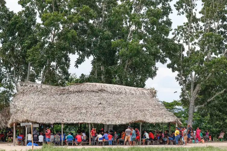 Bruno Peres/Agência Brasil Território indígena Apyterewa (PA), 16/12/2025 - Povo Parakanã na Aldeia Apyterewa, onde acontece a ação de desintrusão no território indígena Apyterewa, é realizada de forma integrada, com participação do Ministério dos Povos Indígenas, Funai, Abin, Ibama, Força Nacional, polícias Civil e Militar do Pará e da Agência de Defesa Agropecuária do estado.
Foto: Bruno Peres/Agência Brasil
