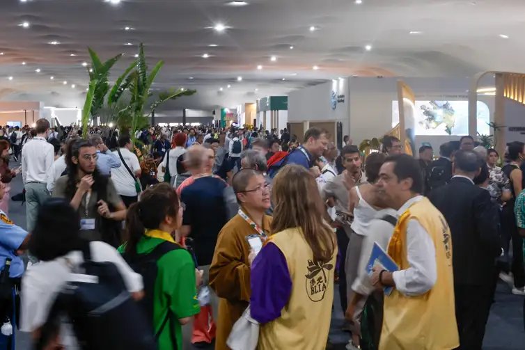 Tânia Rêgo/Agência Brasil Belém (PA), 10/11/2025 - Pavilhões dos países e movimentação na Blue Zone da COP30. Foto: Tânia Rêgo/Agência Brasil