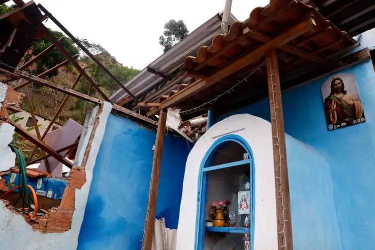 Juiz de Fora (MG), 19/03/2026 - Bairro Três Moinhos, um dos mais afetados pelas fortes chuvas. Um mês depois dos deslizamentos e alagamentos que causaram a morte de mais de 70 pessoas em Juiz de Fora, além de deixar milhares de pessoas desabrigadas. Foto: Tânia Rêgo/Agência Brasil