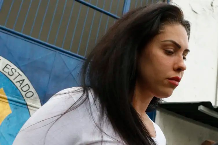 Monique Medeiros deixa a prisão no Instituto Penal Santo Expedito, em Bangu
Foto: Fernando Frazão/Agência Brasil/Arquivo