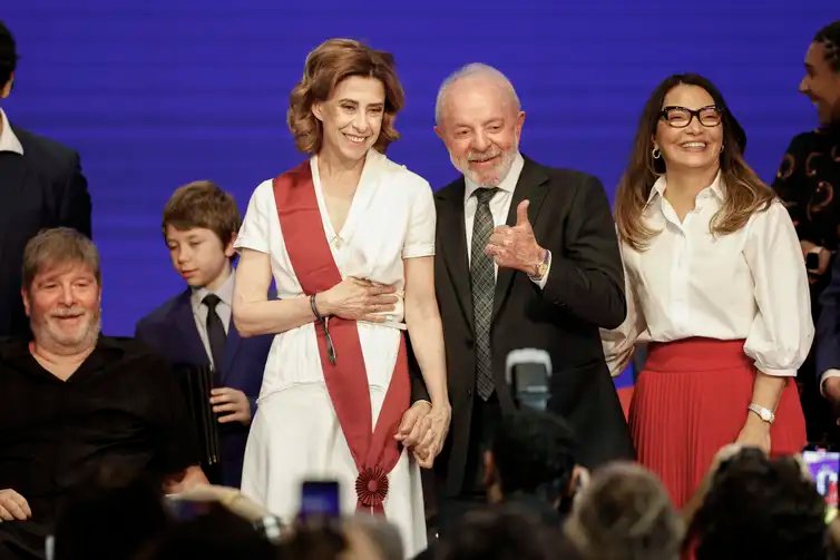 Rio de Janeiro (RJ), 22/12/2025 - Retrospectiva 2025 - Foto feita em 20/05/2025 – O presidente da República, Luiz Inácio Lula da Silva, participa da cerimônia de entrega da Ordem do Mérito Cultural à atriz Fernanda Torres, no Palácio Gustavo Capanema. Foto: Fernando Frazão/Agência Brasil
