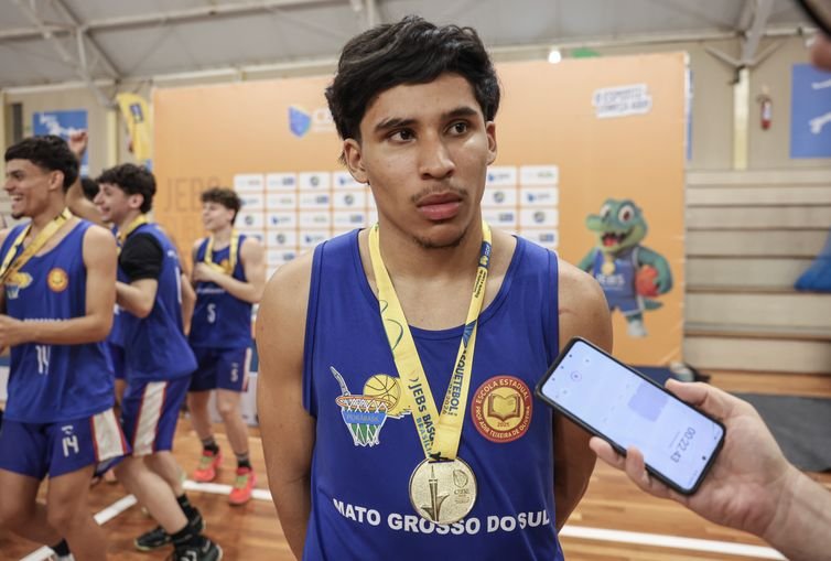 Brasília (DF), 17/04/2026 - Atleta Rafael Cardoso da Escola estadual professor Adir Teixeira de Oliveira campeã da  série ouro
Foto: Valter Campanato/Agência Brasil