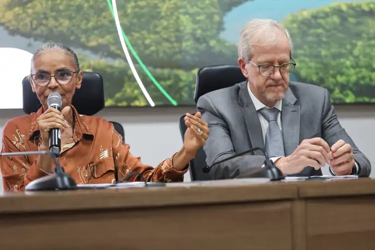 Brasília (DF), 01/04/2026 - A ministra do Meio Ambiente e Mudança do Clima (MMA), Marina Silva, e o secretário-executivo do ministério, João Paulo Capobianco, dão entrevista coletiva, às 14h, no MMA
Foto: Valter Campanato/Agência Brasil