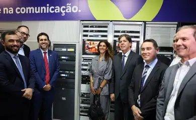 Brasília (DF), 14/04/2026 - Presidenta da EBC, Antônia Pellegrino, juntamente com o ministro das Comunicações, Frederico de Siqueira Filho, durante inauguração da estação de testes da TV 3.0. Foto: Valter Campanato/Agência Brasil