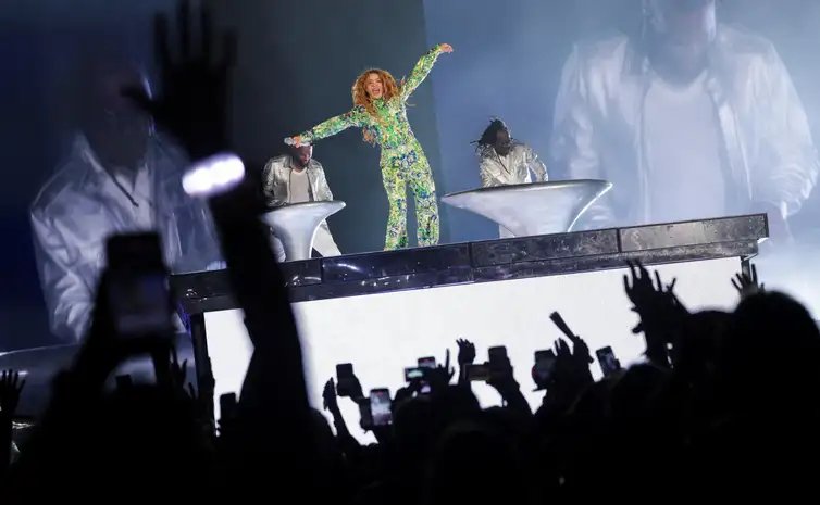 Shakira performs during an open concert at the Copacabana beach in Rio de Janeiro, Brazil May 2, 2026. REUTERS/Ricardo Moraes

     TPX IMAGES OF THE DAY