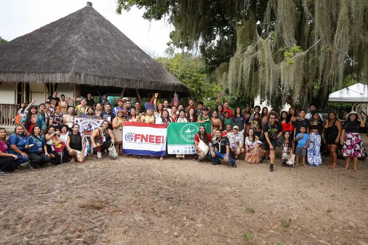 Aracruz (ES), 20/05/2026 – Participantes da Teia Nacional dos Pontos de Cultura fazem visita à aldeia Tupinikim de Comboios como parte da programação do encontro, em Aracruz (ES). Foto: Tomaz Silva/Agência Brasil