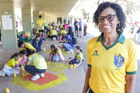 Brasília (DF), 24/06/2026 - A ex jogadora Michael Jackson posa para foto durante  ação de contagem regressiva para Copa do Mundo Feminina.
Foto: Joédson Alves/Agência Brasil
