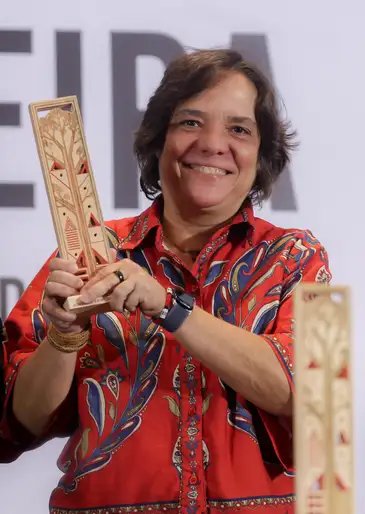 11/06/2026 - Brasília - Premiação do Concurso, após cerimônia de homenagem a Dom Phillips e Bruno Pereira. Na foto a fotógrafa da Agência Brasil, Tânia Rego. Foto: Valter Campanato/Agência Brasil