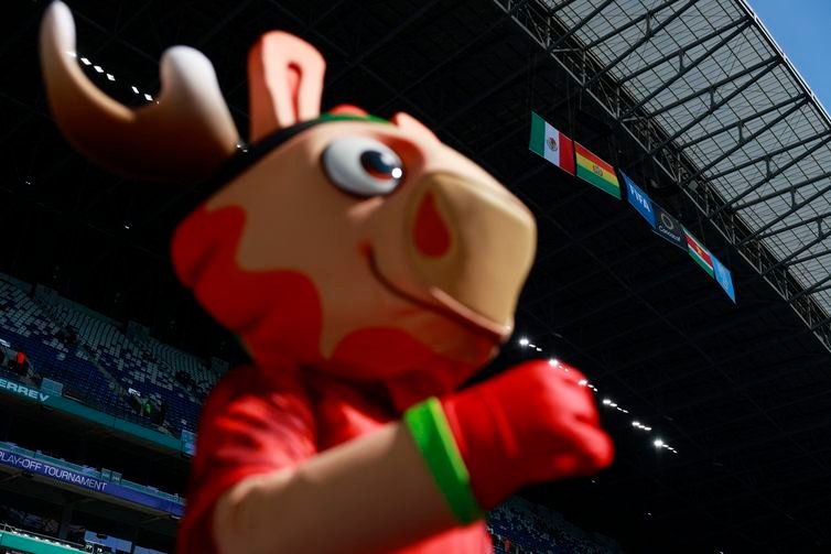 Soccer Football - FIFA World Cup - Inter-Confederation Playoffs - Semi Final - Bolivia v Suriname - Estadio BBVA, Monterrey, Mexico - March 26, 2026  FIFA World Cup mascot maple the moose is seen inside the stadium before the match REUTERS/Daniel Becerril