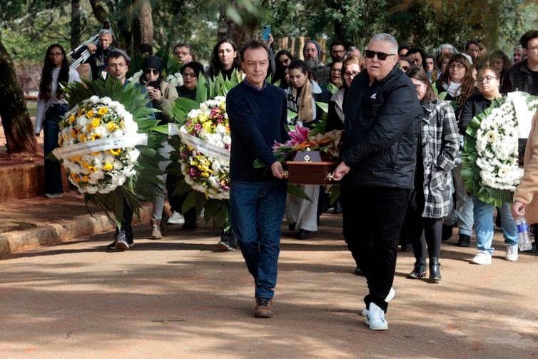 São Paulo (SP), 26/06/2026. - Cerimônia de Sepultamento de Grenaldo de Jesus Silva, no cemitério Dom Bosco em Perus.  Ato integra ações de memória, verdade e reparação conduzidas pela Comissão Especial sobre Mortos e Desaparecidos Políticos e pelo Ministério dos Direitos Humanos e da Cidadania. Foto: Paulo Pinto/Agencia Brasil