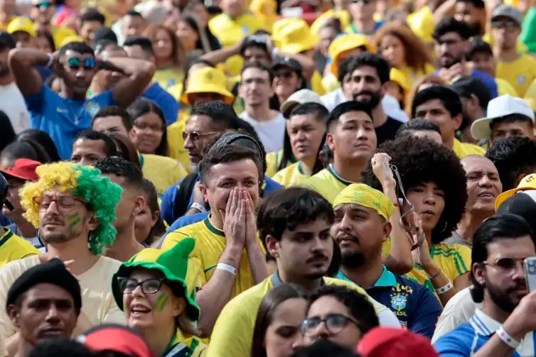 São Paulo (SP), 29/06/2026 - Torcedores assistem jogo na Fan Fest da Copa no Vale do Anhangabaú em São Paulo, para o jogo Brasil x Japão. Foto: Paulo Pinto/Agencia Brasil