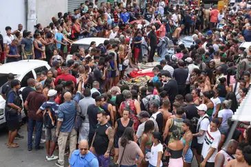 Rio de Janeiro (RJ), 29/10/2025 - Dezenas de corpos são trazidos por moradores para a Praça São Lucas, na Penha, zona norte do Rio de Janeiro. Operação Contenção.
Foto: Tomaz Silva /Agência Brasil
