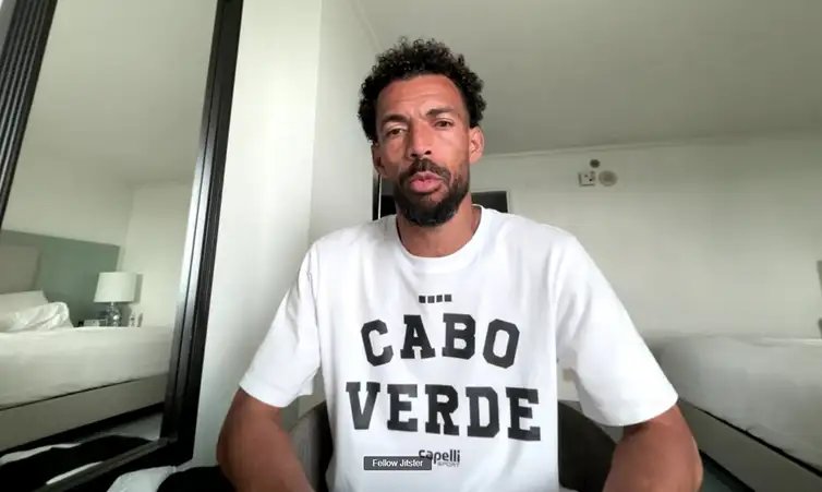 Telesur/TV Brasil/Reprodução Entrevista do jogador de futebol e goleiro de Cabo Verde, Vozinha, a Telesur e à TV Brasil. Frame: Telesur/TV Brasil/Reprodução