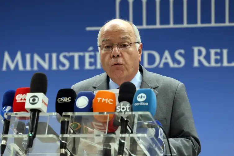 Brasília (DF), 14/07/2026 - Ministro das Relações Exteriores, Mauro Vieira, fala durante declaração à imprensa a respeito do recente anúncio do USTR de imposição de tarifas contra produtos brasileiros, na sala de coletivas do Palácio Itamaraty. Foto: Valter Campanato/Agência Brasil