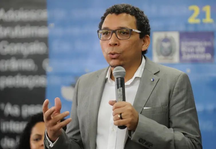 Tomaz Silva/Agência Brasil/Arquivo O superintendente de Direitos Individuais, Coletivos e Difusos, Cláudio Nascimento, durante a posse dos novos integrantes do Grupo de Trabalho de Enfrentamento à Intolerância Religiosa no Rio.
Foto: Tomaz Silva/Agência Brasil/Arquivo