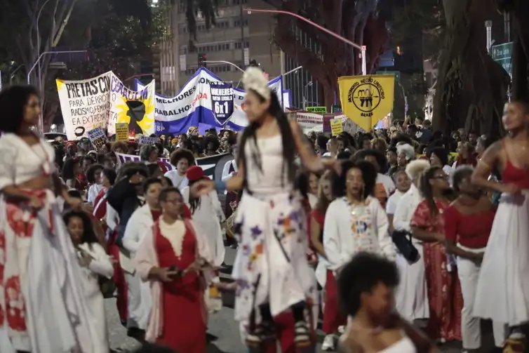 Paulo Pinto/Agencia Brasil São Paulo (SP)-25/07/2026 . 10a Marcha das Mulheres Negras de SP. “Há 10 anos por Luana Barbosa e por todas nós! Por direitos, reparação e Bem Viver! Mulheres negras nas ruas e nas urnas!”, esse é o lema deste ano.
Foto: Paulo Pinto/Agencia Brasil
