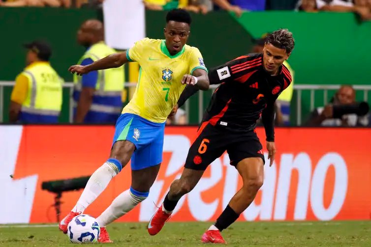 Bruno Peres/Agência Brasil Brasília (DF), 20/03/2025 - Jogador Vini Jr durante lance de jogo de futebol entre Brasil e Colômbia válido pelas Eliminatórias da Copa do Mundo. Foto: Bruno Peres/Agência Brasil