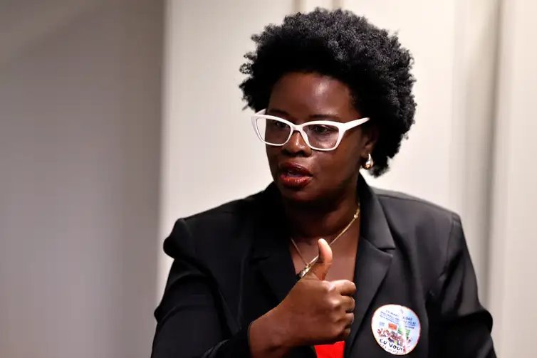 Tânia Rêgo/Agência Brasil Rio de Janeiro (RJ), 16/06/2026 - Rose Cirpiano, liderança negra, fala durante encontro com lideranças do movimento negro que organizam a Marcha das Mulheres Negras do Rio de Janeiro que tera como tema