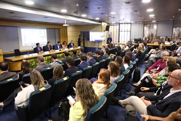 Marcelo Camargo/Agência Brasil Brasília (DF), 01/07/2026 - O Ministério das Comunicações, a Agência Nacional de Telecomunicações (Anatel) e a Empresa Brasil de Comunicação (EBC) apresentam os resultados do programa Brasil Digital, iniciativa que vem ampliando o acesso da população brasileira à TV pública, educativa e legislativa em sinal digital aberto e gratuito. Foto: Marcelo Camargo/Agência Brasil