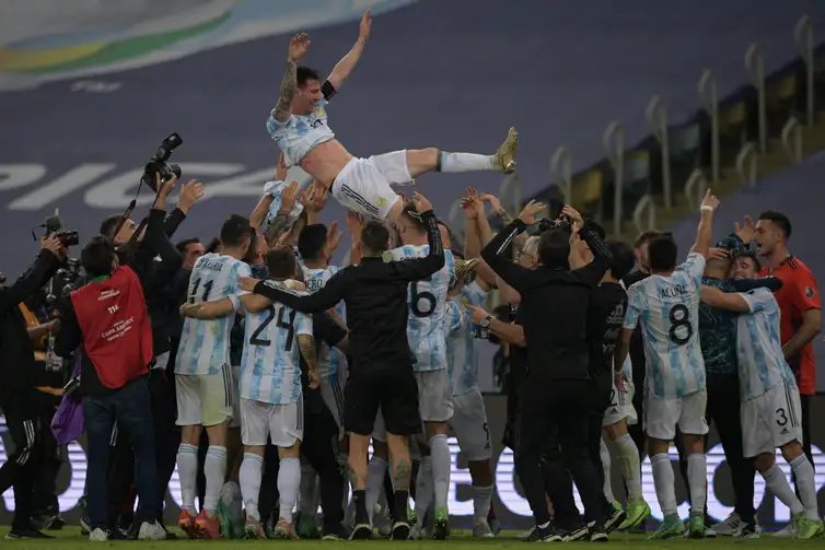 Argentina comemora vitória no Maracanã