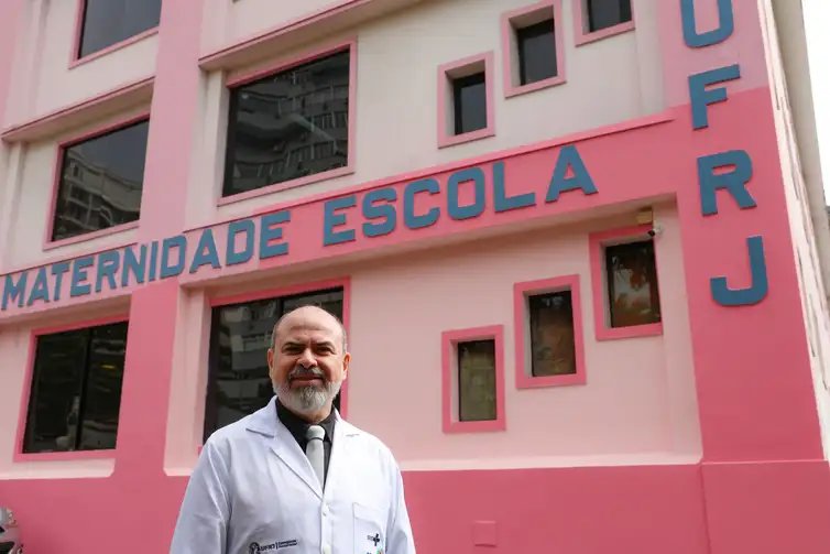 Tomaz Silva/Agência Brasil Rio de Janeiro (RJ), 26/05/2026 – O médico, professor de obstetrícia e responsável pelo laboratório de doenças trofoblástica gestacional da Maternidade Escola da UFRJ, Antônio Braga posa para foto na instituição, na zona sul do Rio de Janeiro. Foto: Tomaz Silva/Agência Brasil