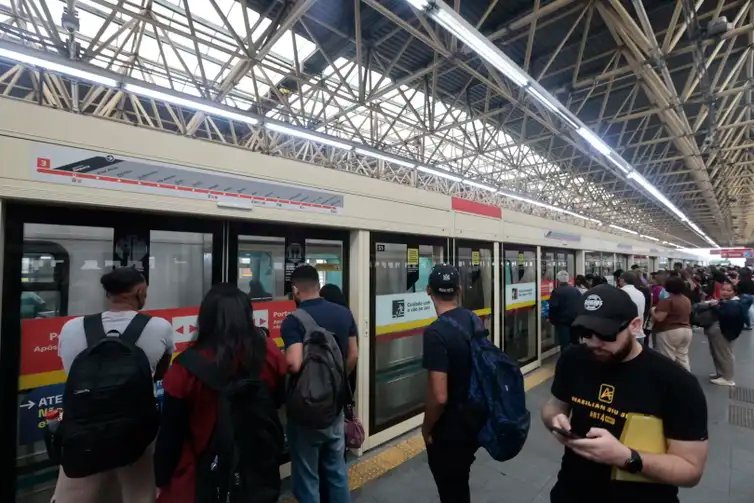 São Paulo (SP)-04/08/2026 . Movimento na Estação Itaquera do Metrô/CPTM, devido a greve dos trens .
Foto: Paulo Pinto/Agencia Brasil
