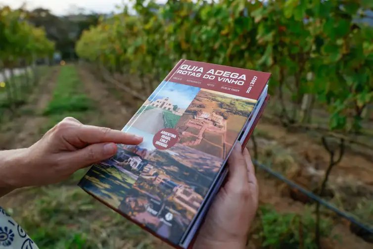 Fernando Frazão/Agência Brasil Tiradentes (MG), 29/08/2026 – Lançamento do Guia Adega de Rotas de Vinhos das Américas, em parceria com a ONU Turismo, no Festival Cultura e Gastronomia de Tiradentes, durante degustação de vinhos na Vinícola Trindade. Foto: Fernando Frazão/Agência Brasil