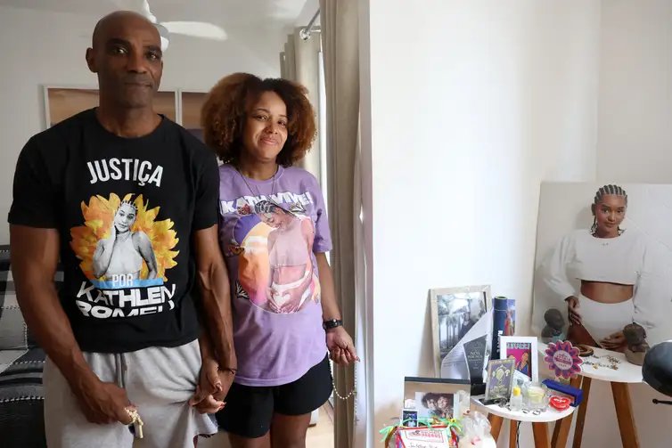 Rio de Janeiro (RJ), 23/09/2026 - Luciano Gonçalves e Jacklline de Oliveira, pais de Kathlen Romeu, jovem assassinada grávida por policiais no Lins em 2021, falam sobre o julgamento dos agentes públicos. Foto: Rovena Rosa/Agência Brasil