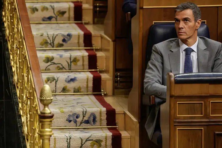 Primeiro-ministro da Espanha, Pedro Sánchez, durante votação no Parlamento espanhol, em Madri
2 de outubro de 2026 REUTERS/Violeta Santos Moura
