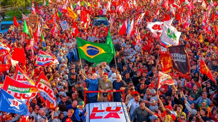 Porto Alegre (RS), 19/10/2026 - Candidato à Presidência da República, Luiz Inácio Lula da Silva, durante ato de campanha: o evento 