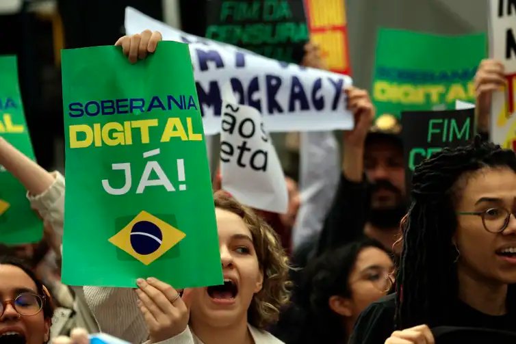 São Paulo (SP), 19/10/2026 - Organizações da sociedade civil e movimentos sociais realizam protesto em frente à sede da Meta , na avenida Faria Lima,3732, para denunciar o que consideram interferência sistemática da big tech na eleição brasileira. Foto: Paulo Pinto/Agencia Brasil