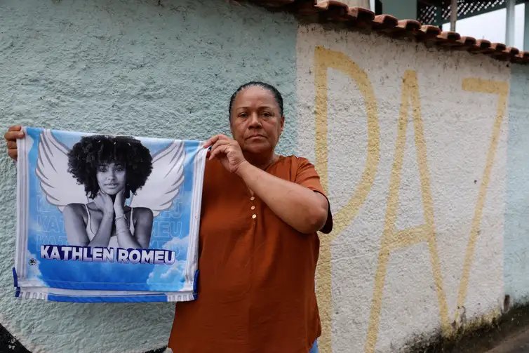 Rio de Janeiro (RJ), 21/09/2026 – Caso Kathlen Romeu, jovem morta por tiro de fuzil em 2021, durante ação da Polícia Militar no Complexo do Lins, vai a julgamento. A avó Sayonara de Fátima Queiroz de Oliveira relembra momentos na comunidade. Foto: Fernando Frazão/Agência Brasil