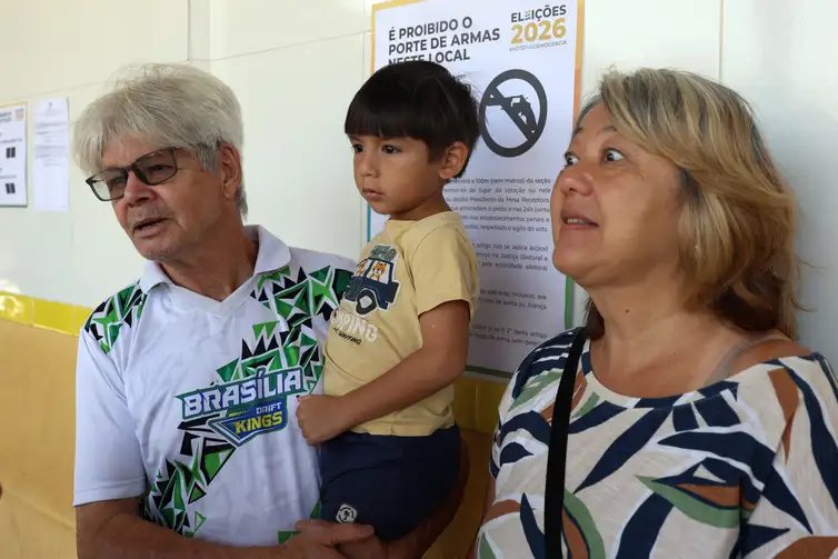 Valter Campanato/Agência Brasil Brasília (DF), 25/10/2026 - Plínio Delltenna e Siomara Nunes em dia de votação das Eleições 2026, na Escola Classe 01 do Varjão. Foto: Valter Campanato/Agência Brasil